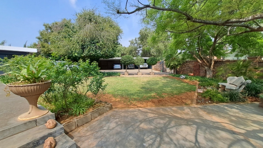 5 Bedroom Property for Sale in Langenhovenpark Free State